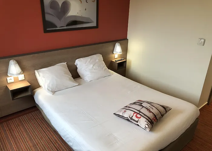 艾斯普瓦捷酒店 3*