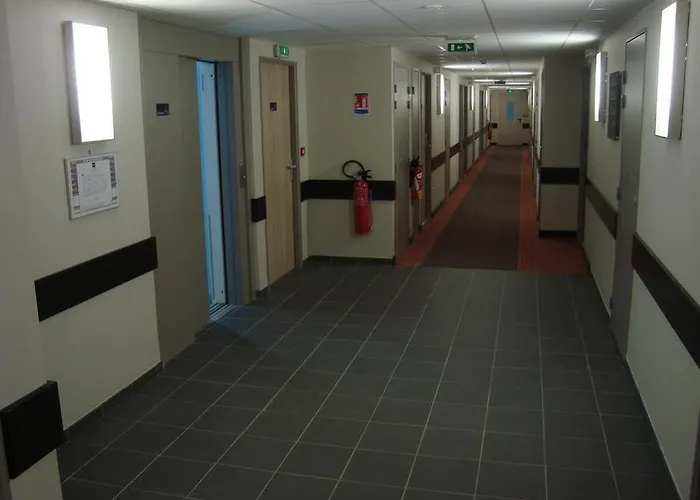 艾斯普瓦捷酒店 3*